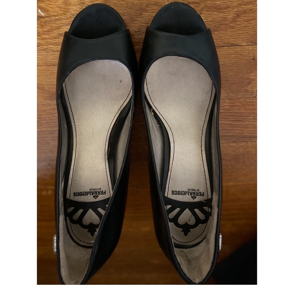 Fergalicious shiny black peep toe high heels - Picture 7 of 9